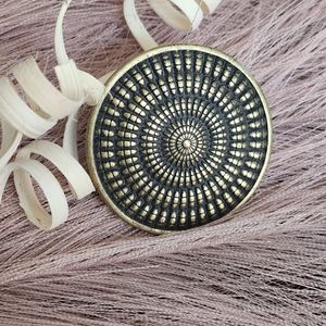 Round antique finish medallion finger ring